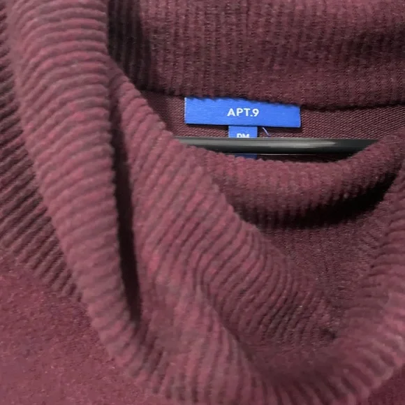 NWT Cozy Burgundy Sweater -Medium - Picture 2 of 5